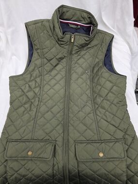 Tommy Hilfiger Quilted Olive Vest with Navy Trim